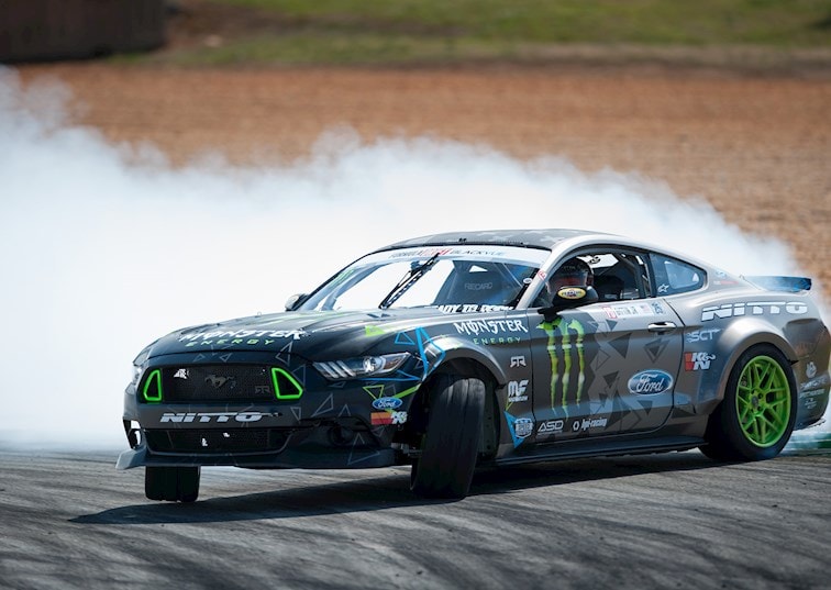 Hot Lap in Hotlanta With Vaughn Gittin Jr. [360 Virtual Reality ...