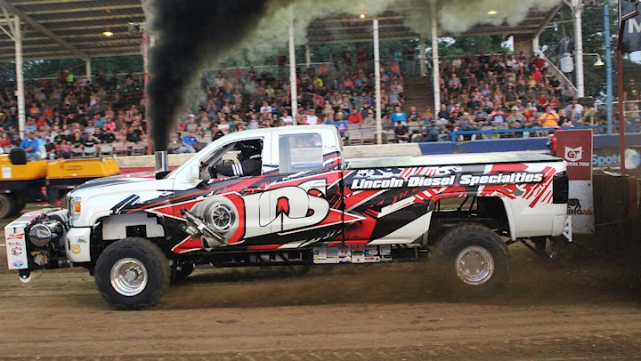 Slingin’ Dirt: Truck & Tractor Pulling from the 2018 Scheid Diesel ...