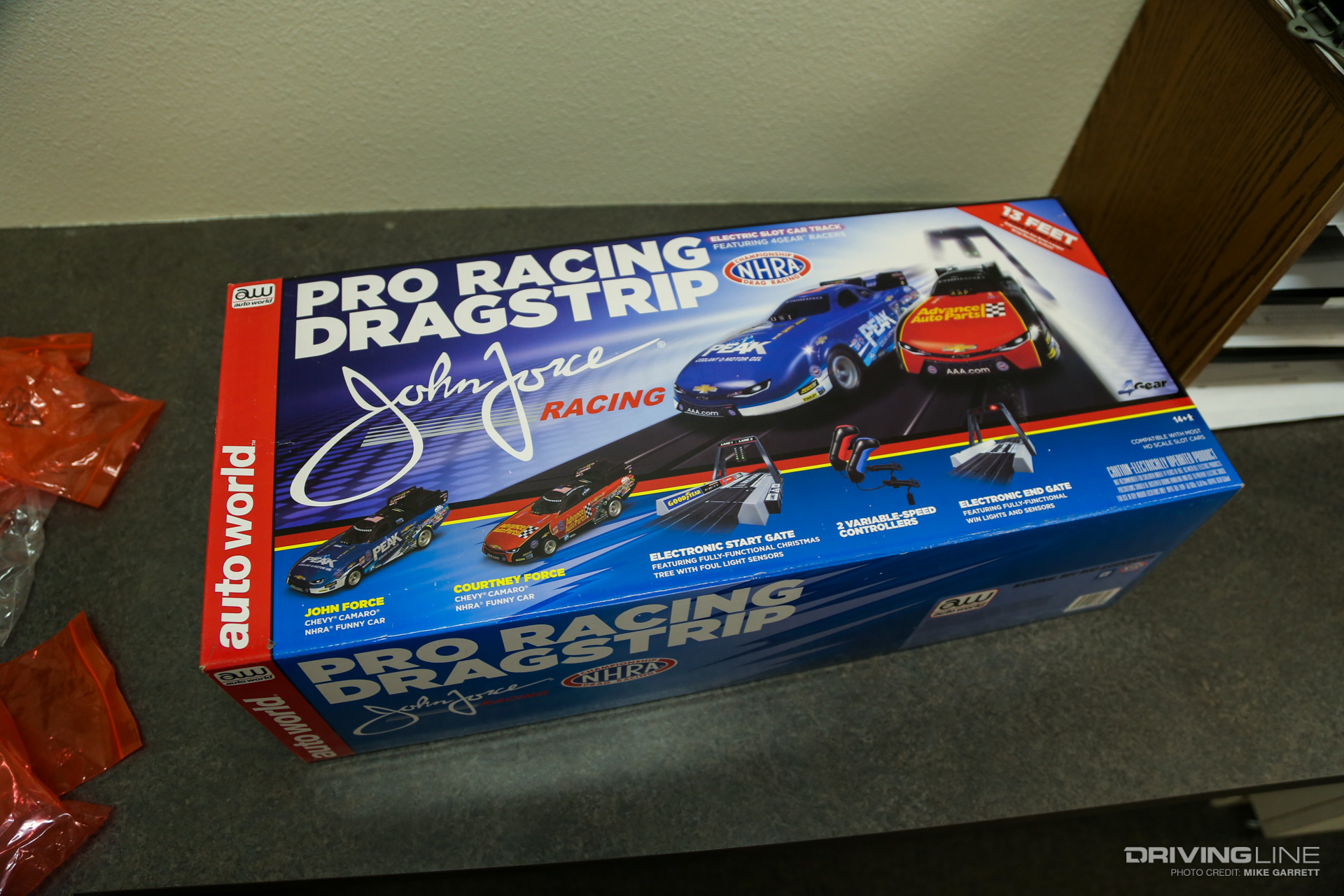 Auto world slot car drag racing track sales sets